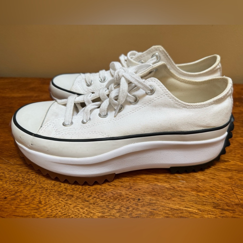 Women’s low top converse platform canvas sneaker